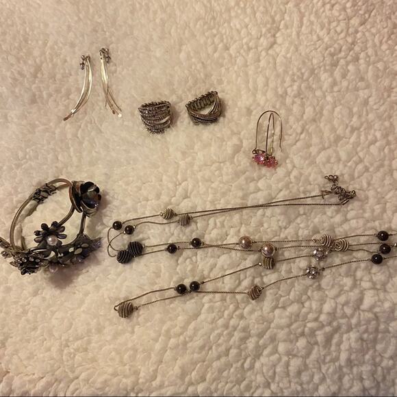 LOT of 6 Costume Jewelry Pieces Earrings Bracelet Necklace Ring - Picture 1 of 15